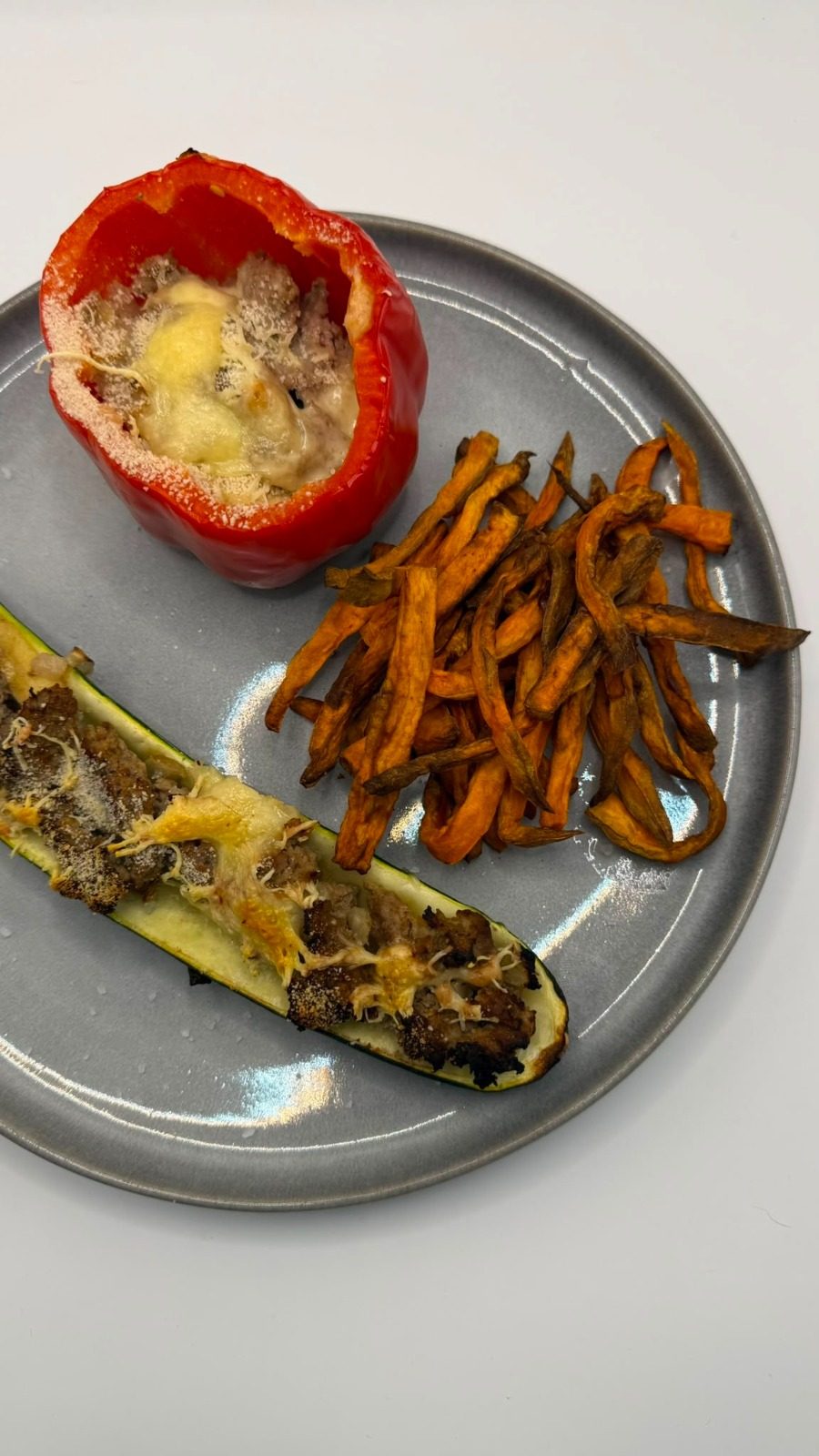 Poivron farci et frites de patate douce
